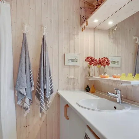 Eri - 300m From The Sea By Interhome *